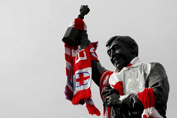 Una de sus imágenes más icónicas es la parada que le realizó a Pelé. FOTO: REUTERS