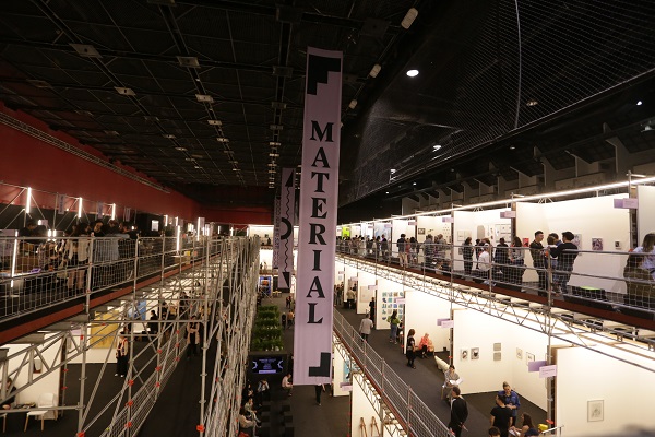 Los expositores de Material se dividen entre la Sección Principal de la feria, que muestra a un grupo selecto de galeristas comerciales, emergentes y establecidos. Foto: Yaz Rivera