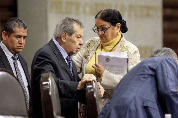 APOYO. Morena necesita los votos del PRI para lograr reformas constitucionales. FOTO: GALO CAÑAS /CUARTOSCURO.COM
