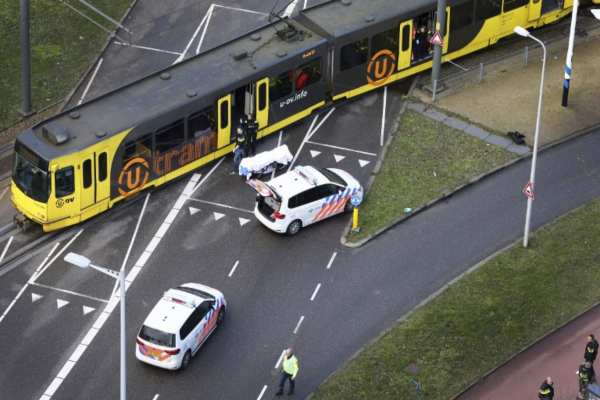 Las autoridades no descartan que pueda haber otros tiradores. Foto: AFP