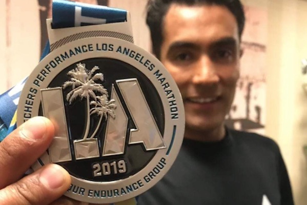 El mexicano fue superado por segundos por los kenianos Elisha Barno y John Korris. Foto: @ElegiCorrer