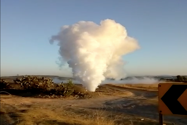 Una fuga de gas cuya nube alcanzó los 10 metros, fue controlada esta mañana en la comunidad Santa Bárbara La Cueva.
Foto Fernando Paniagua