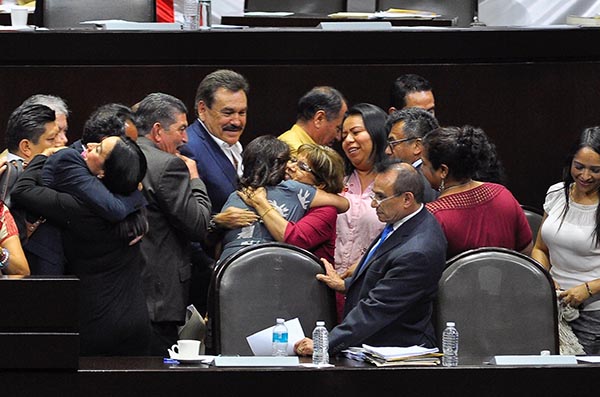 El coordinador de los diputados de Morena, Mario Delgado Carrillo, llamó a no desconfiar o descalificar la nueva reforma educativa, que calificó de vasconcelista. FOTO: NOTIMEX