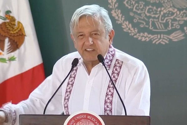 López Obrador encabezó la entrega de los programas este viernes. Foto: Especial