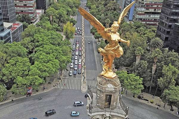 El monumento tiene piezas de cantería que
sólo expertos pueden
remozar. Foto: VÍCTOR GAHBLER