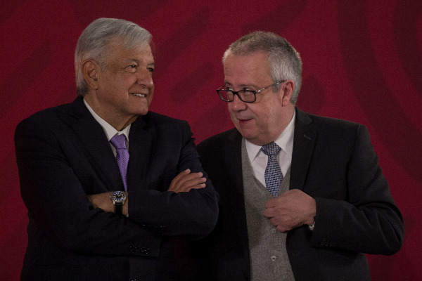 López Obrador y Carlos Urzúa en conferencia mañanera