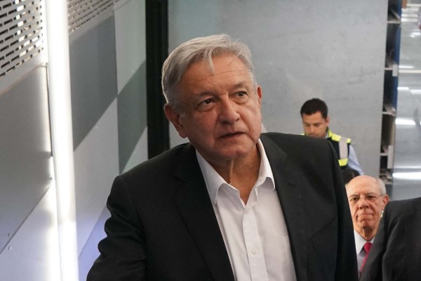 AMLO ya visitó tres municipios de Michoacán para supervisar la rehabilitación de hospitales. Foto: Archivo | Cuartoscuro