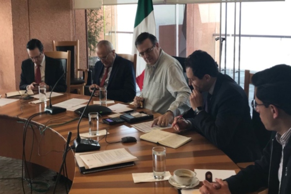 No hay mexicanos detenidos por redadas. Foto: @m_ebrard