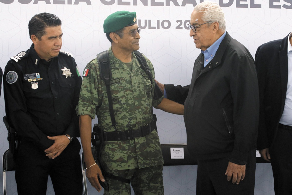 SEGURIDAD. El 3 de julio, Pacheco hizo entrega de equipamiento a elementos de Seguridad Pública. Foto: ENFOQUE.
