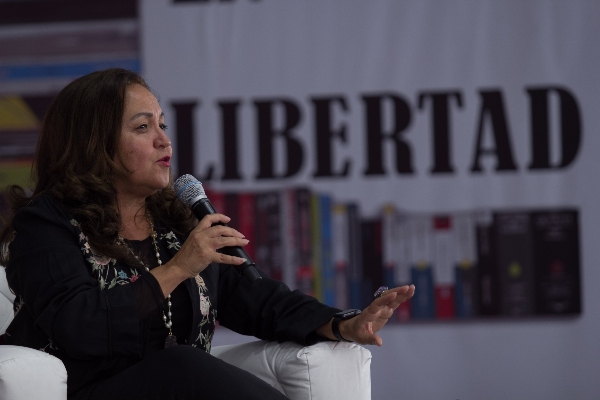 Sanjuana Martínez, directora de Notimex, en sofá