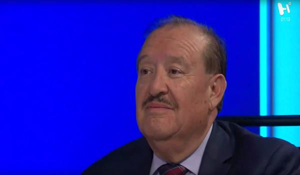 Carlos Álvarez Flores en estudio de Análisis Político
