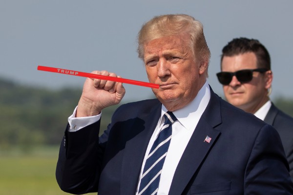 popotes plástico de donald trump