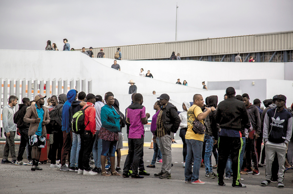 Entre los migrantes varados hay de África y Centroamérica.
