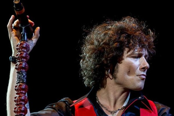 Enrique_Bunbury_cumple_52años_en_medio_polémico_debate