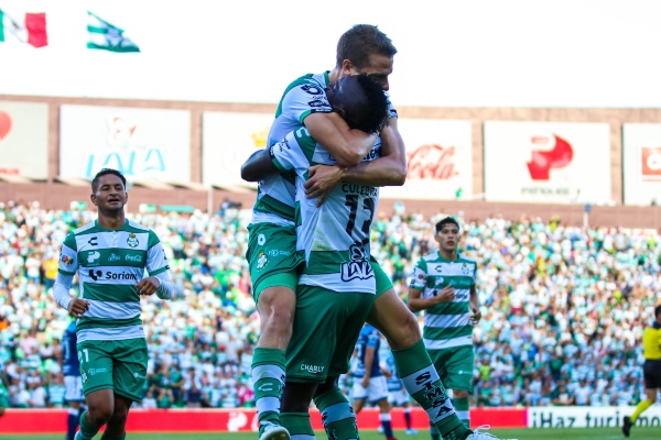 El Santos se afianzó como líder de la Liga MX con su triunfo de 4-1 sobre el Puebla en el estadio Corona en el partido que cerró la cuarta jornada del torneo Apertura-2019