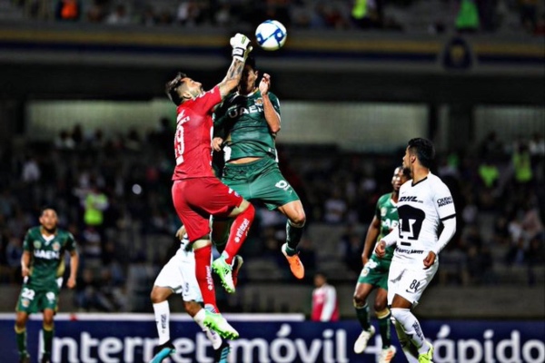 Miguel Fraga tuvo que salir de cambio tras fuerte choque.
Foto: Especial