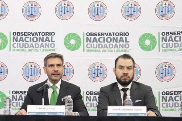 CIFRA. Francisco Rivas (izq.) informó que se abrieron 667 carpetas en seis meses. Foto: Especial