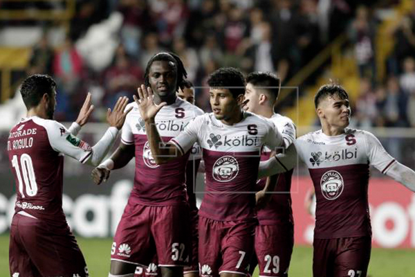 Saprissa_toma_ventaja_frente_defensivo_Águila_Liga_Concacaf