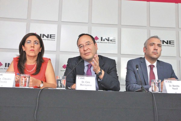 AUSTERO. Los consejeros del INE informaron su decisión en conferencia de prensa.
Foto: Cuartoscuro