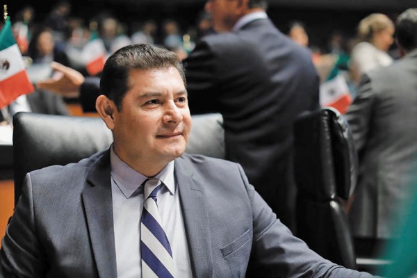 FACTURERAS. El presidente de la Comisión de Hacienda del Senado de la República explicó la forma como se facturaba ilegalmente. Foto: Especial