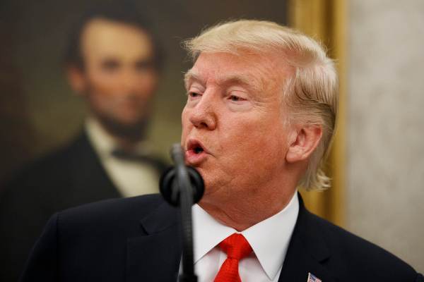 TRABAJO. El Presidente de Estados Unidos, en
la Oficina Oval de la Casa Blanca. Foto: AP