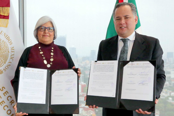 El convenio fue suscrito por la titular de la Secretaria de Economía, Graciela Márquez Colín, y el titular de la UIF, Santiago Nieto Castillo. Foto: Especial.