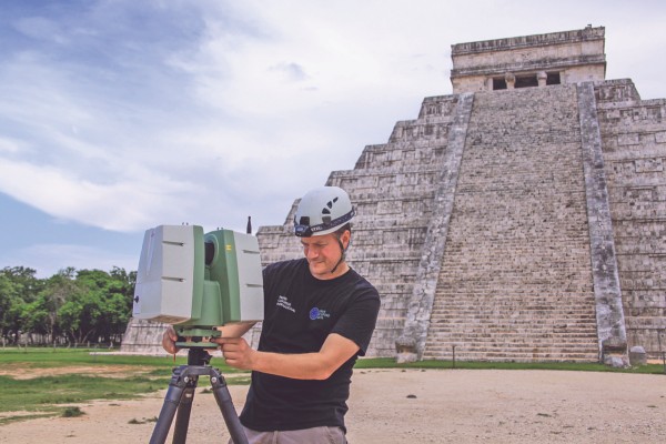 GEOGRAFÍA. El trabajo de los especialistas incluye la digitalización del mapeo de todo el sitio. Foto: Cortesía