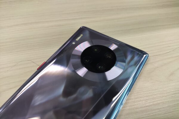 Así es el nuevo Huawei Mate 30 Pro. foto: Heraldo de México