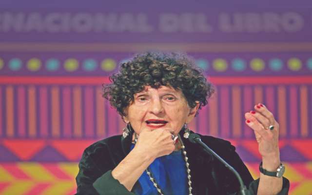 DISCRECIÓN. Margo Glantz rechazó homenajes
para su cumpleaños, sólo aceptó el recorrido que
se realizará este domingo. Foto: Cuartoscuro